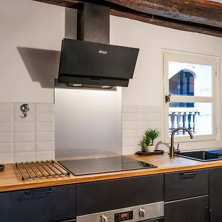 Confort Vieux Avec Parking Prive 4p