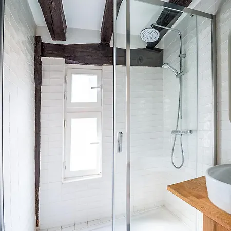 Confort Vieux Avec Parking Prive 4p *