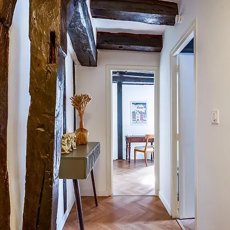 Confort Vieux Avec Parking Prive 4p *